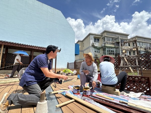 展鵬配资 新民晚报记者实地探访：烈日下，一场校园“变形记”在悄悄上演